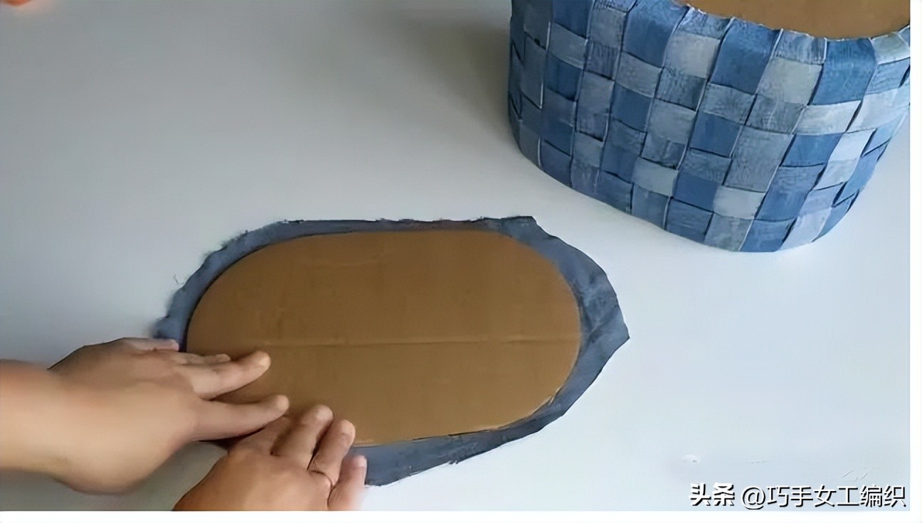 牛仔裤收纳神器改造,旧牛仔裤布条再利用的妙招