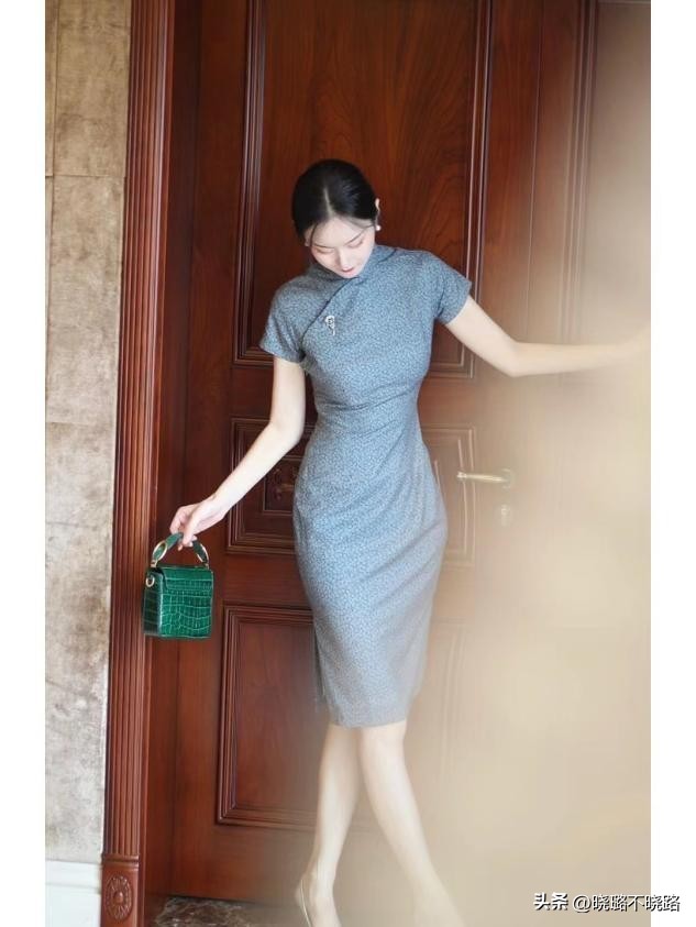 魅力女人就穿这一款旗袍裙,适合中年女性初秋大牌高贵旗袍裙