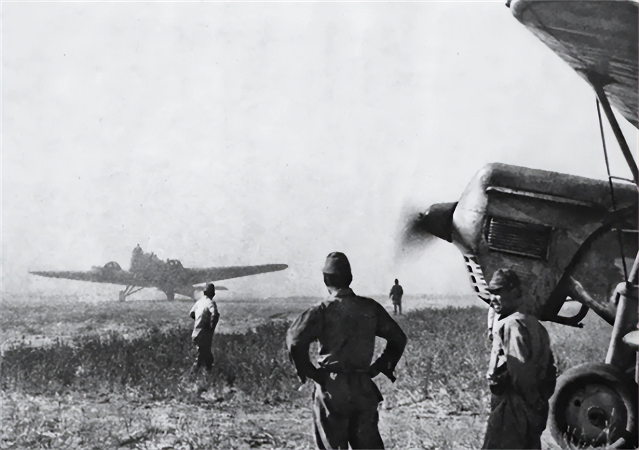 1977年邓公约见*锡联陈**，*锡联陈**向邓道歉，邓公：你在北京不欠账