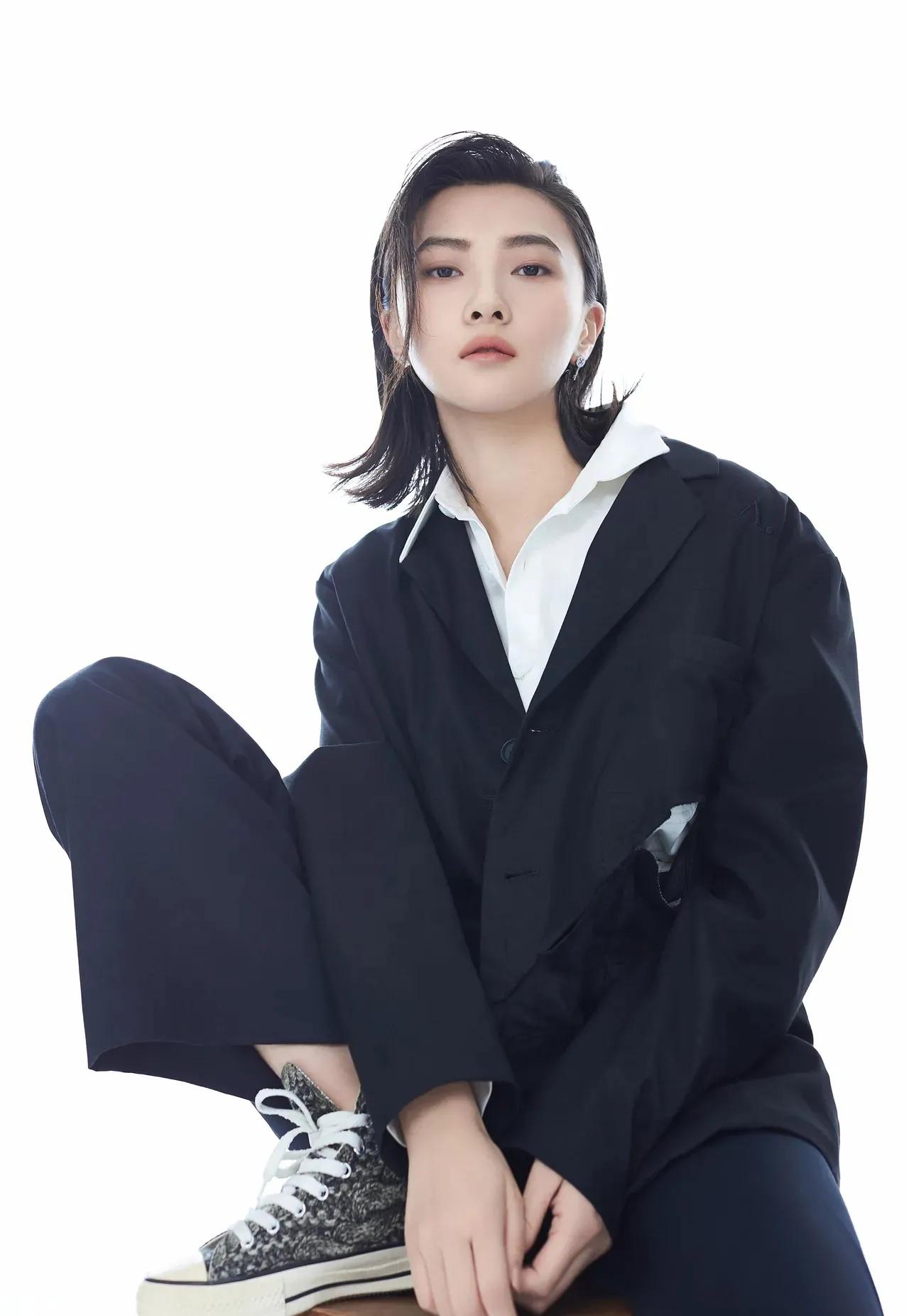 主持人柏安,柏安的红酒