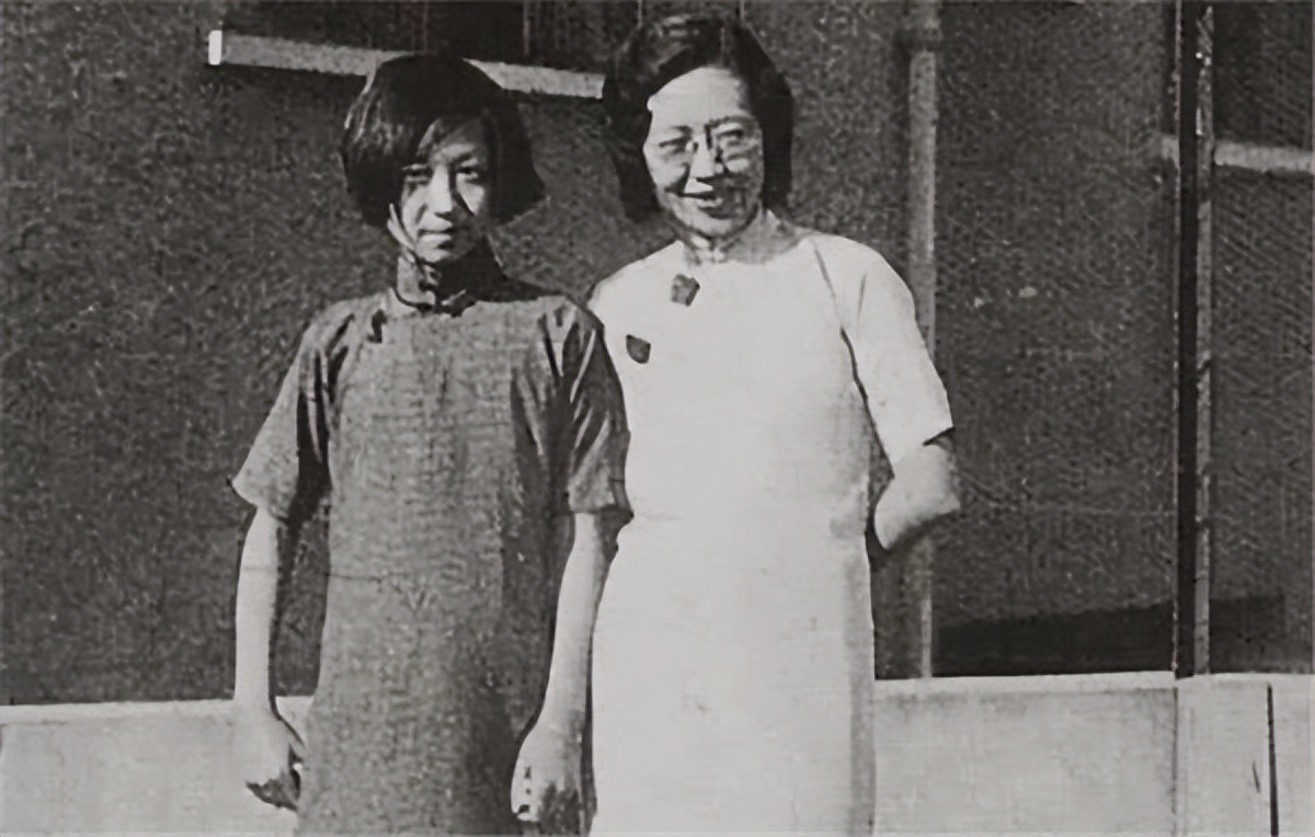 张爱玲为什么身上爬满跳蚤,张爱玲晚年为什么会被跳蚤困扰