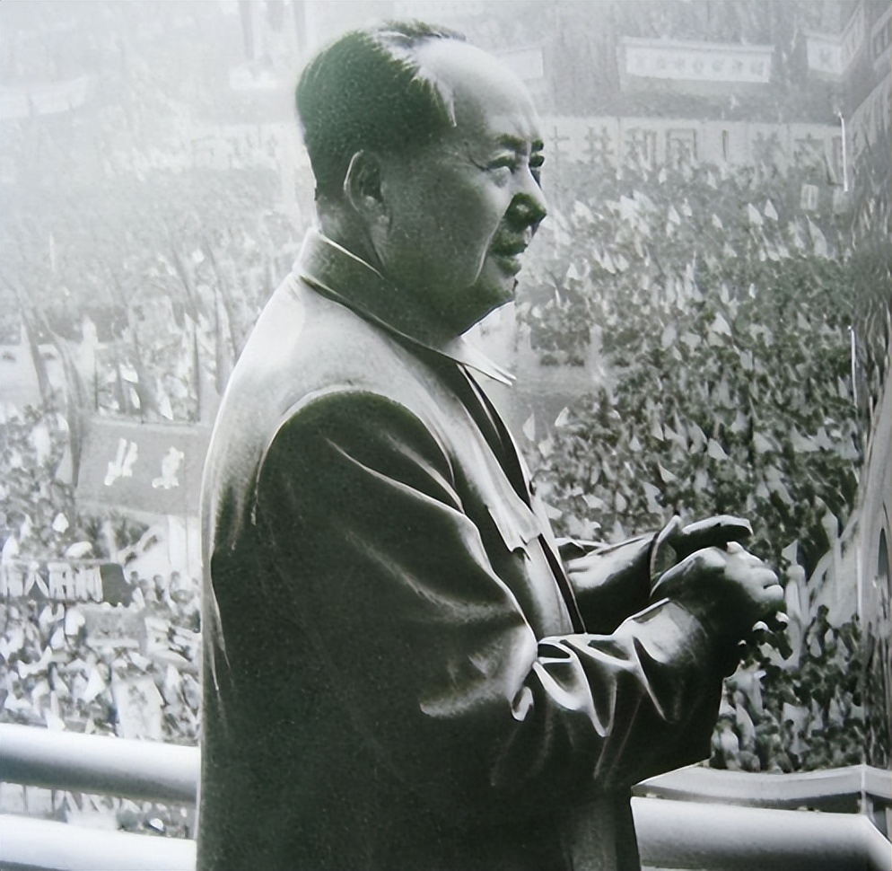 他1978年被调至北京，对*国锋华**抱怨：我到天津屁股还没坐稳