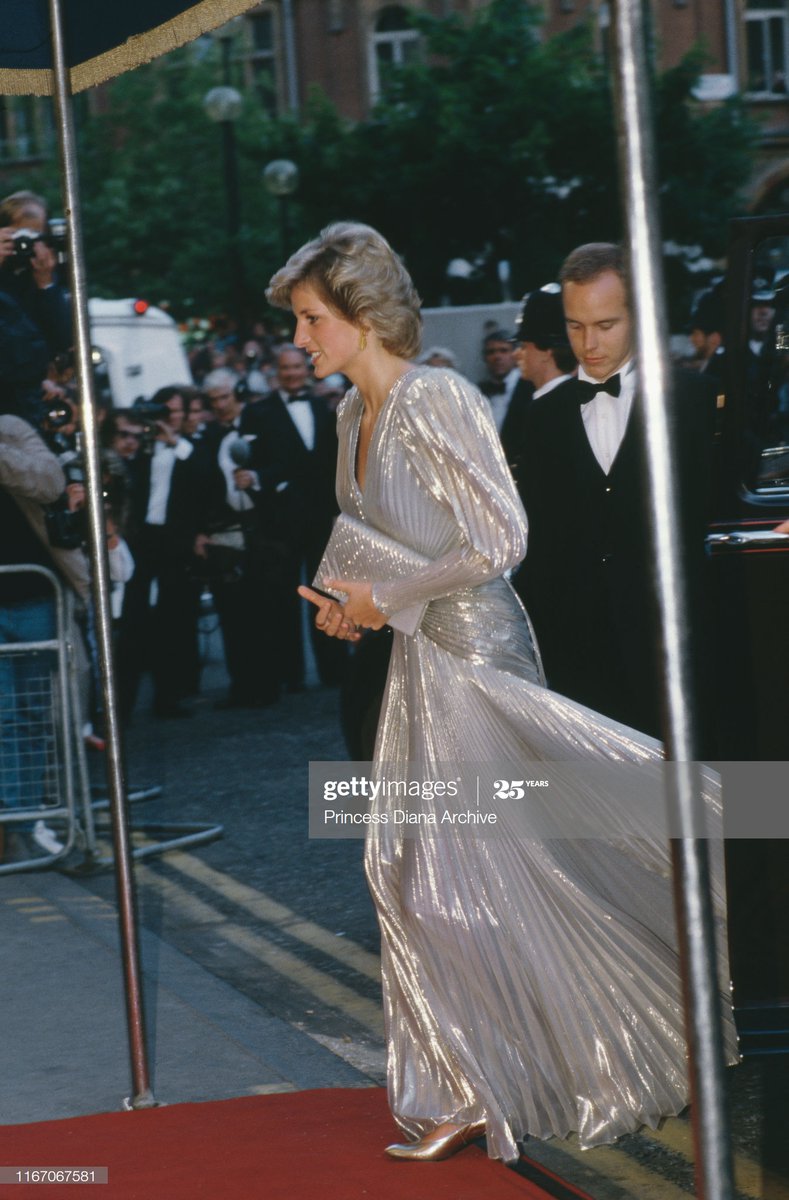 戴安娜王妃礼服大合集,戴安娜王妃最美的衣服