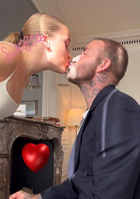 贝克汉姆亲吻小七为女儿庆生,贝克汉姆亲吻球场