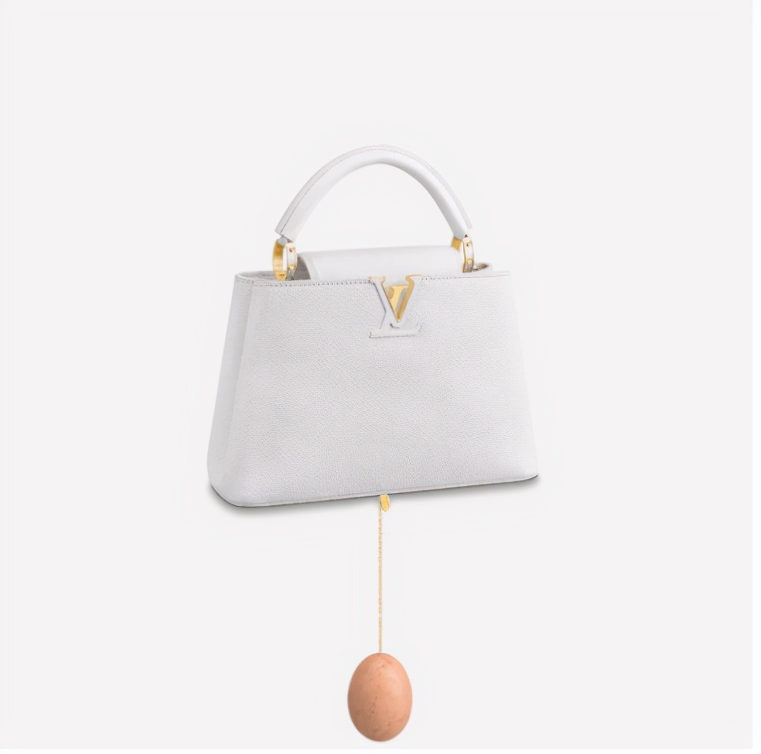 顶流卖丑大翻车！11万的透视裤、露奶衫，25万的飞机包，狗都不买