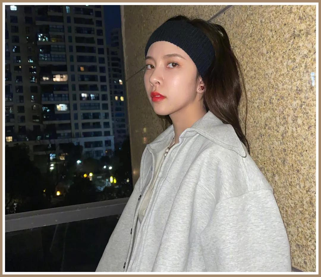 刘海长长的尴尬期如何度过,刘海尴尬期怎么弄好看女生