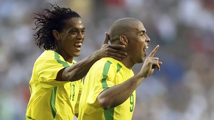 罗纳尔多小罗02世界杯,当外星人和人类第一次相遇