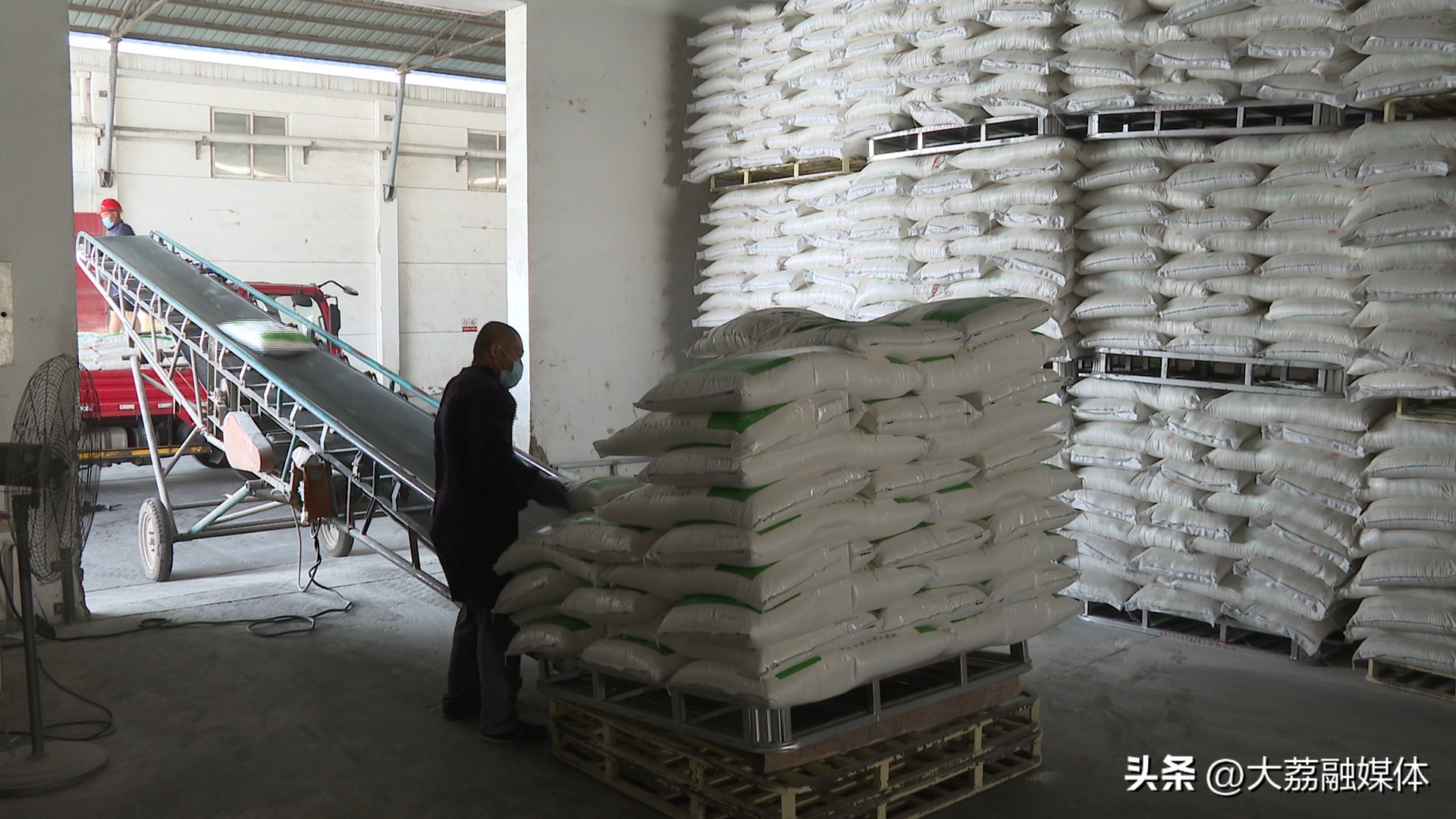 大荔县经开区:企业抓好疫情防控开足马力生产保障物资供应