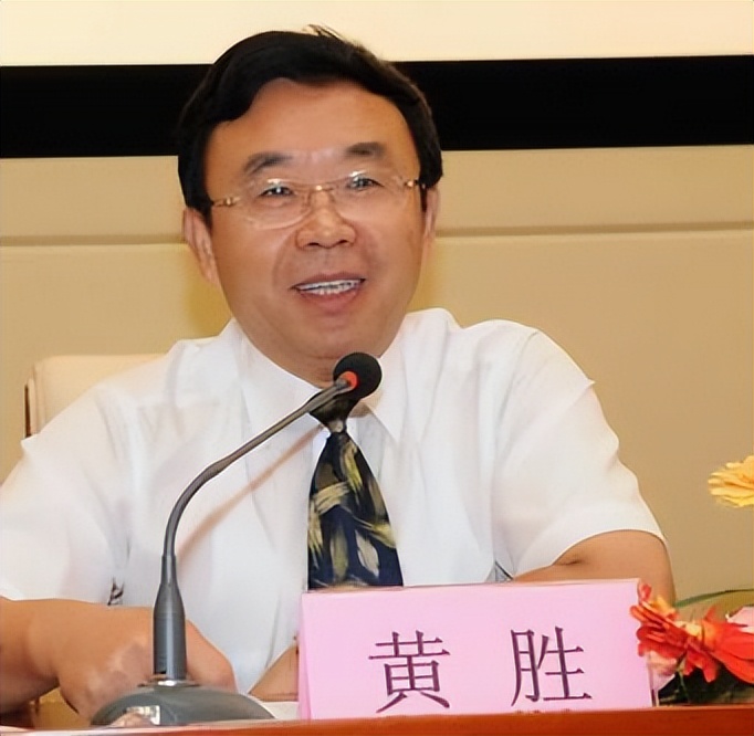 山东副省长黄胜:建行宫,*养包**46名*妇情**洗鸳鸯浴,外号“黄三亿”