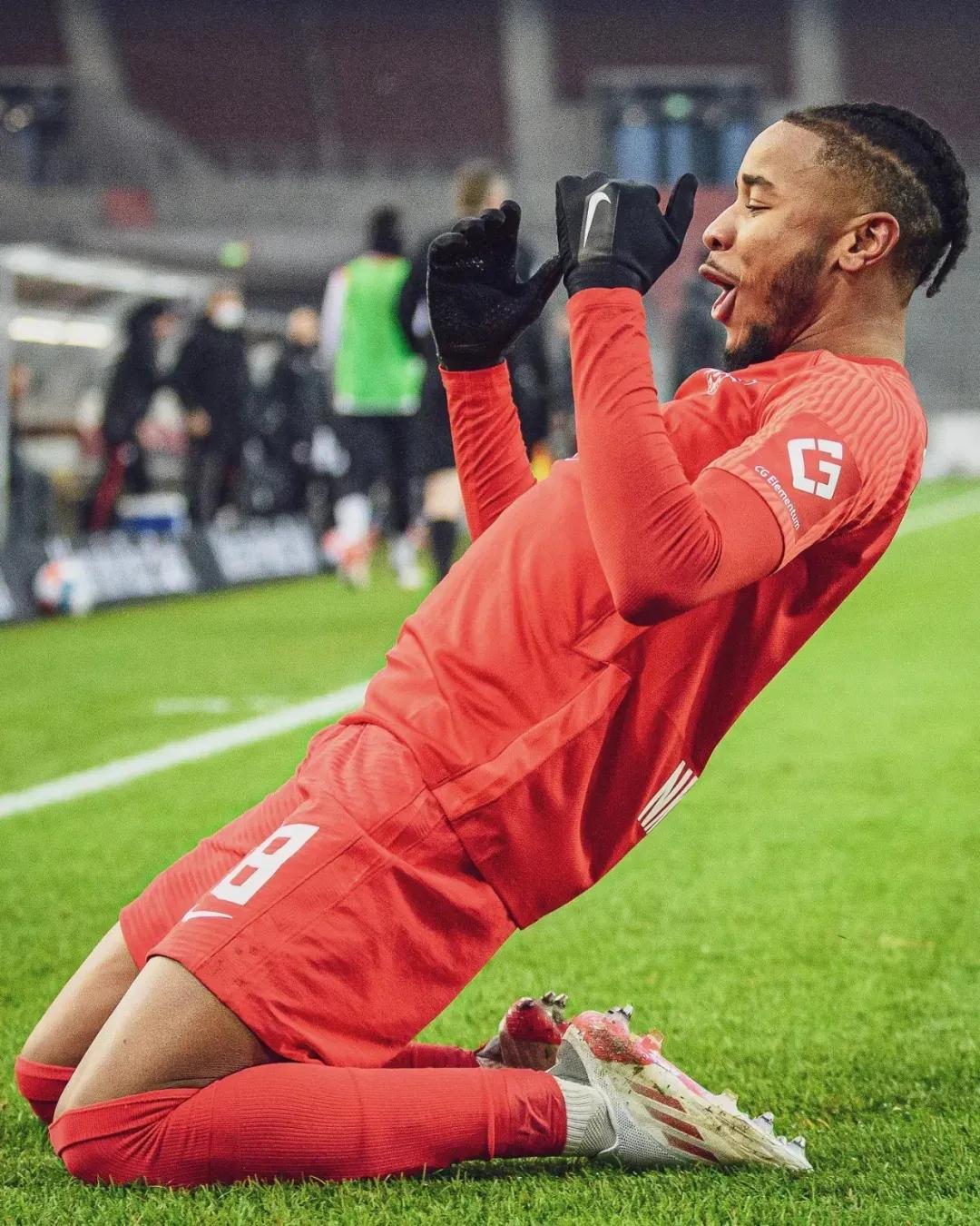 德尚看姆巴佩踢球,德尚评价姆巴佩2018年