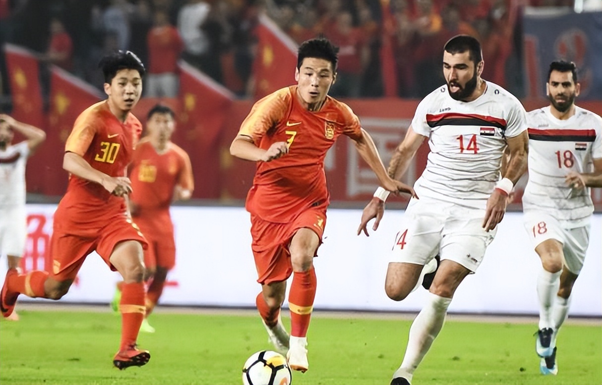 中国男足4比0击败泰国队,中国男足4比2输韩国比赛