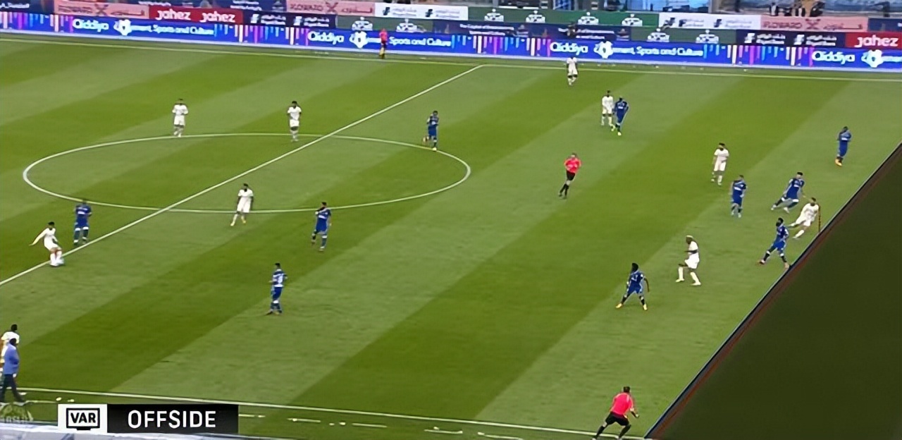 利雅得c罗错失绝杀,韩媒怒斥c罗锁喉抱摔