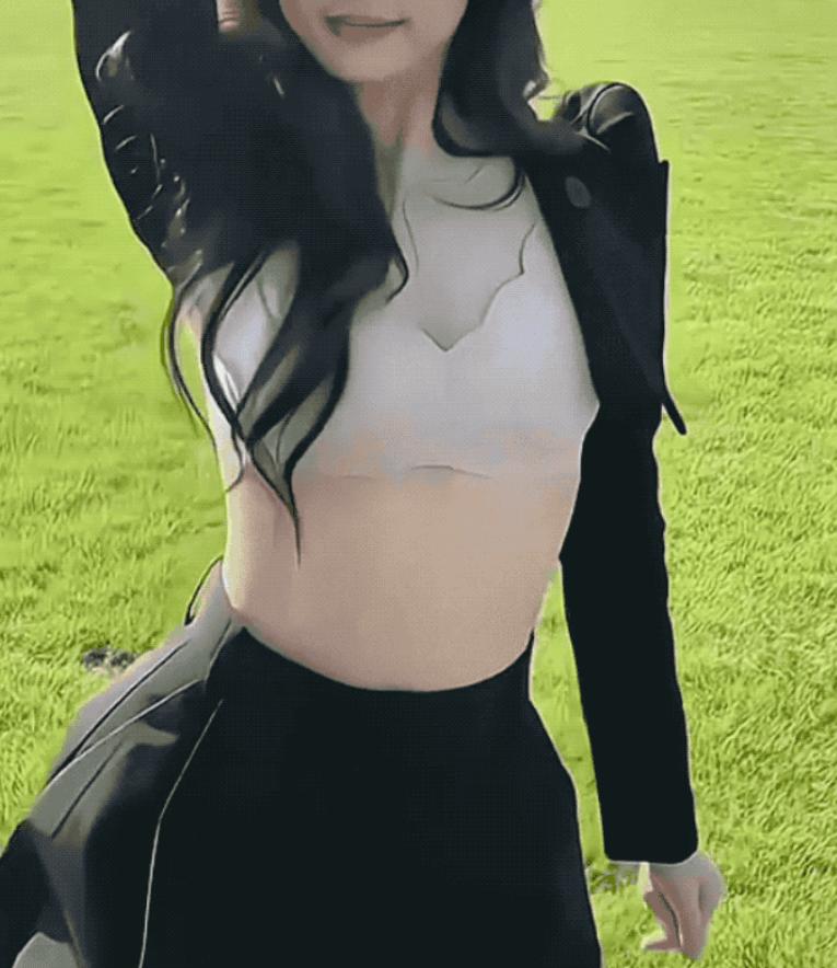 神仙姐姐“内衣照”被骂上热搜：难道她的胸，碍了谁的眼了？