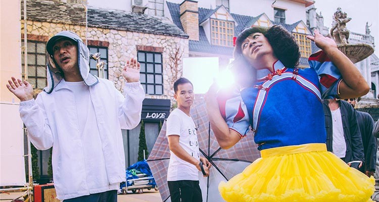 喜剧之王周星驰一口气看完,周星驰喜剧之王2细节