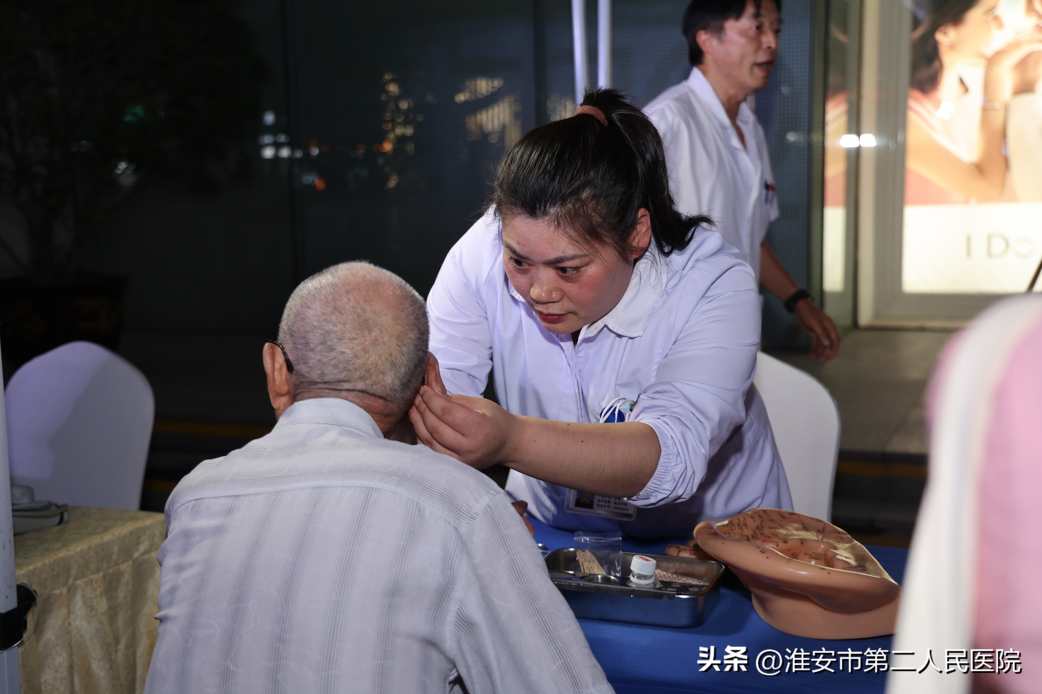 专家组团带来“中国式浪漫”，淮安市二院健康夜市再度来袭