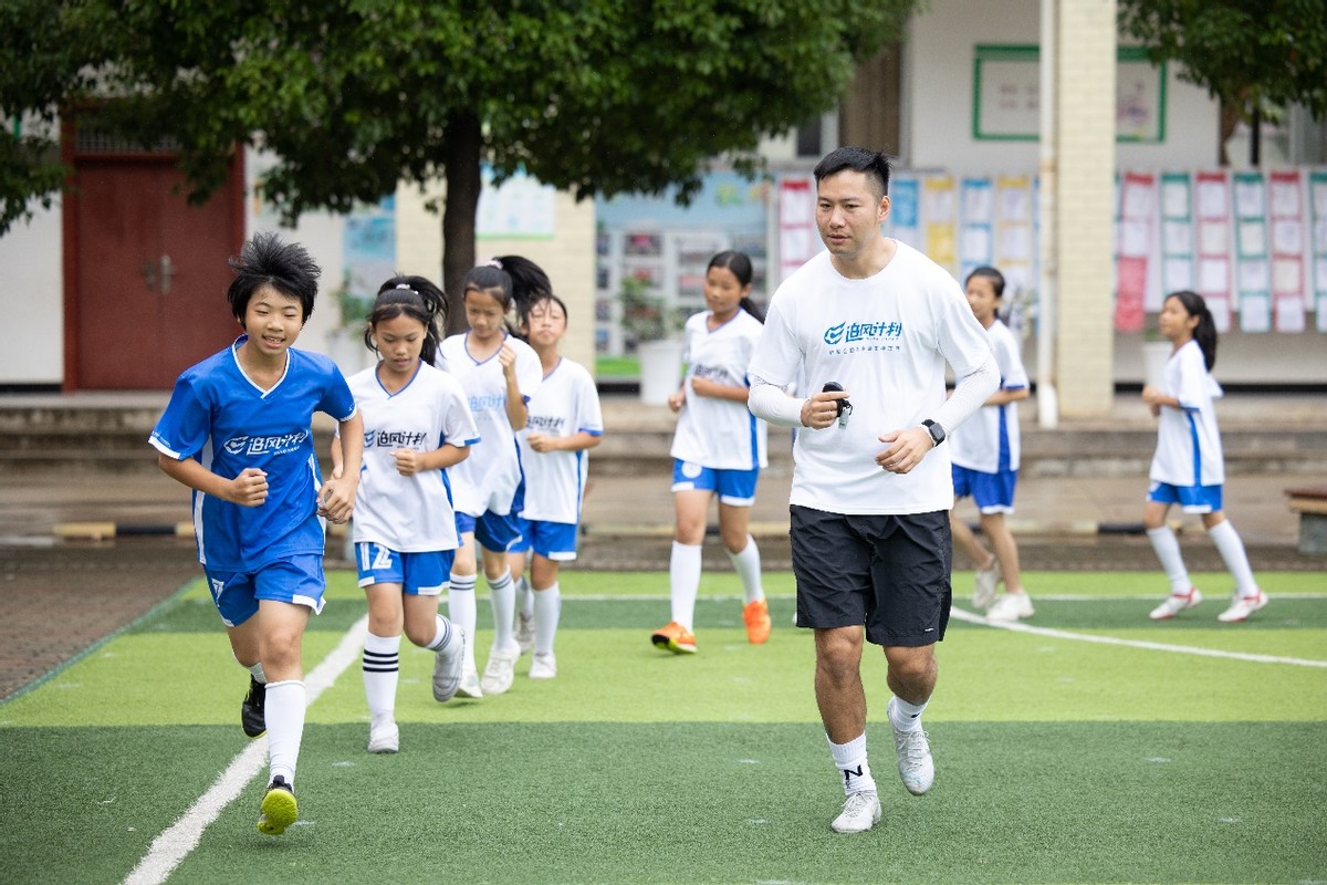 追风女孩足球比赛,追风女孩足球队