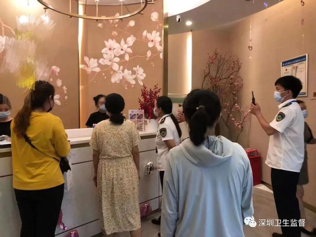 龙岗一家美容店内发现大量医疗用品，竟是“跨界”开展妇科诊疗？