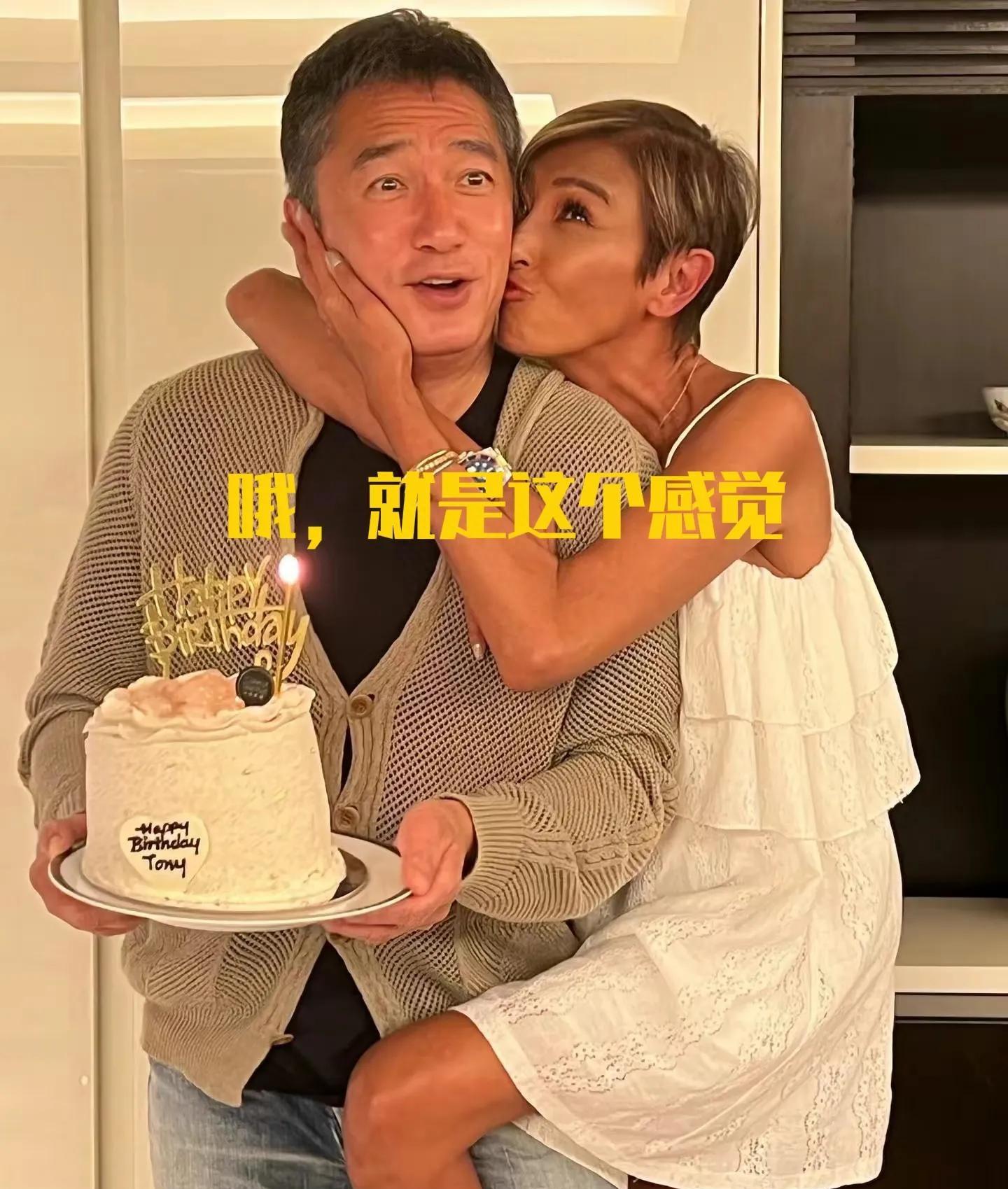 梁朝伟和女星亲密合照,梁朝伟亲吻刘嘉玲金鸡奖