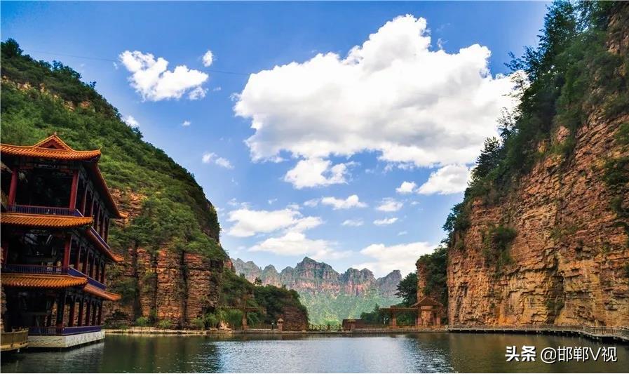 人间仙境七步沟,雨后天边云雾缭绕宛如人间仙境