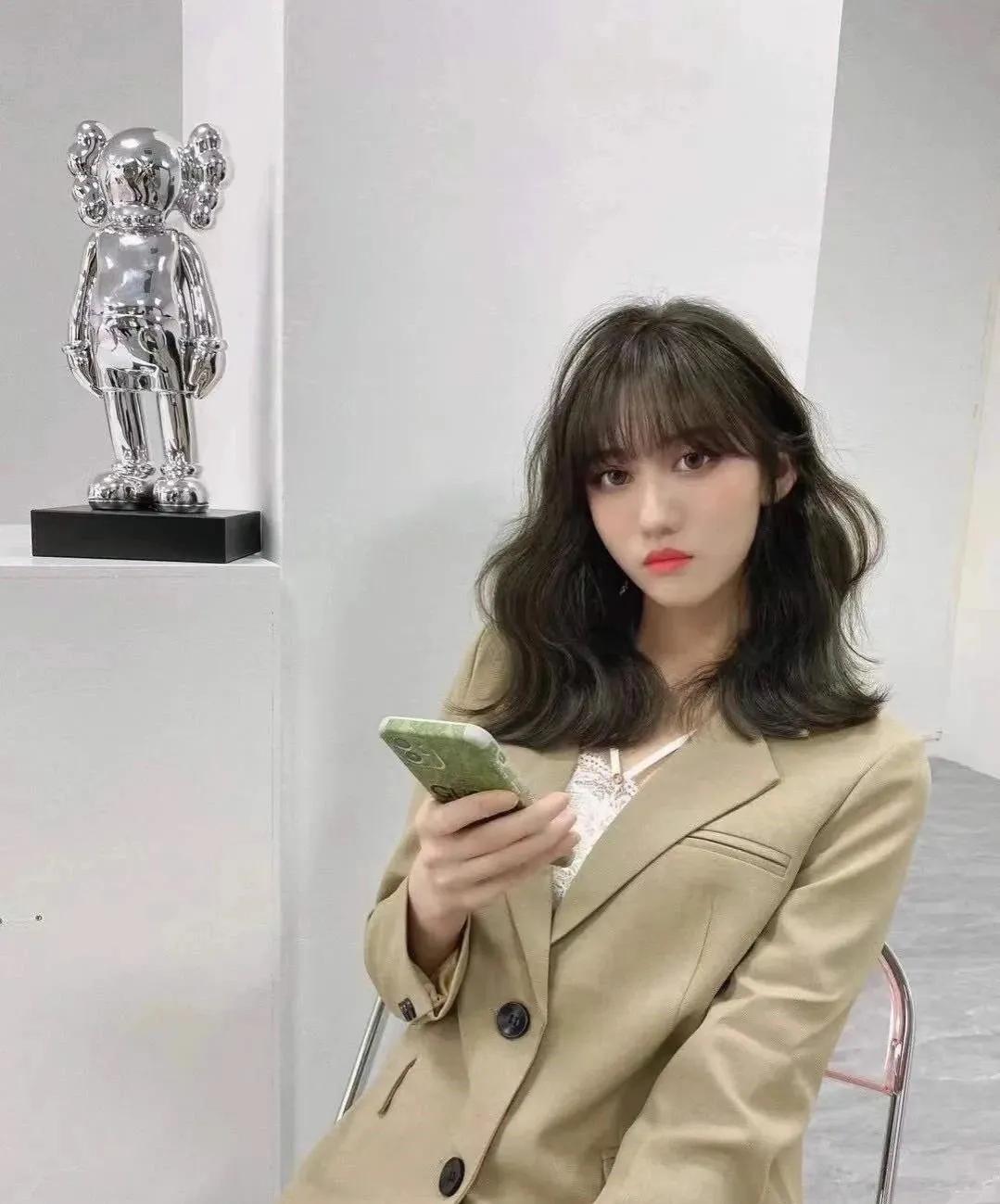 女生中长韩式浪漫气垫烫