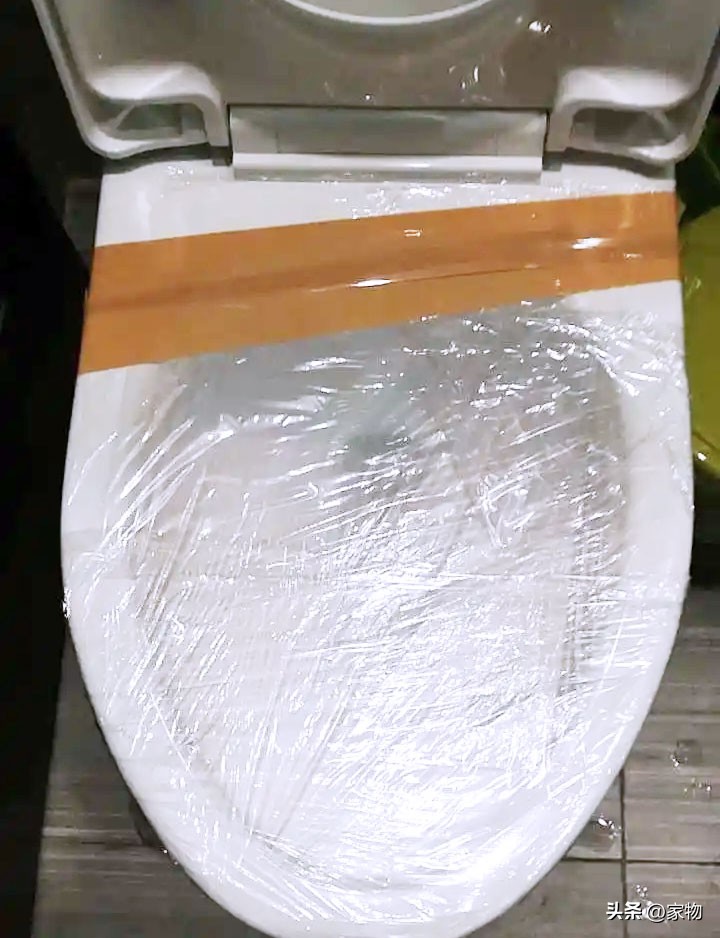 马桶堵了如何自己快速疏通无工具,大便把马桶整堵了如何能快速疏通