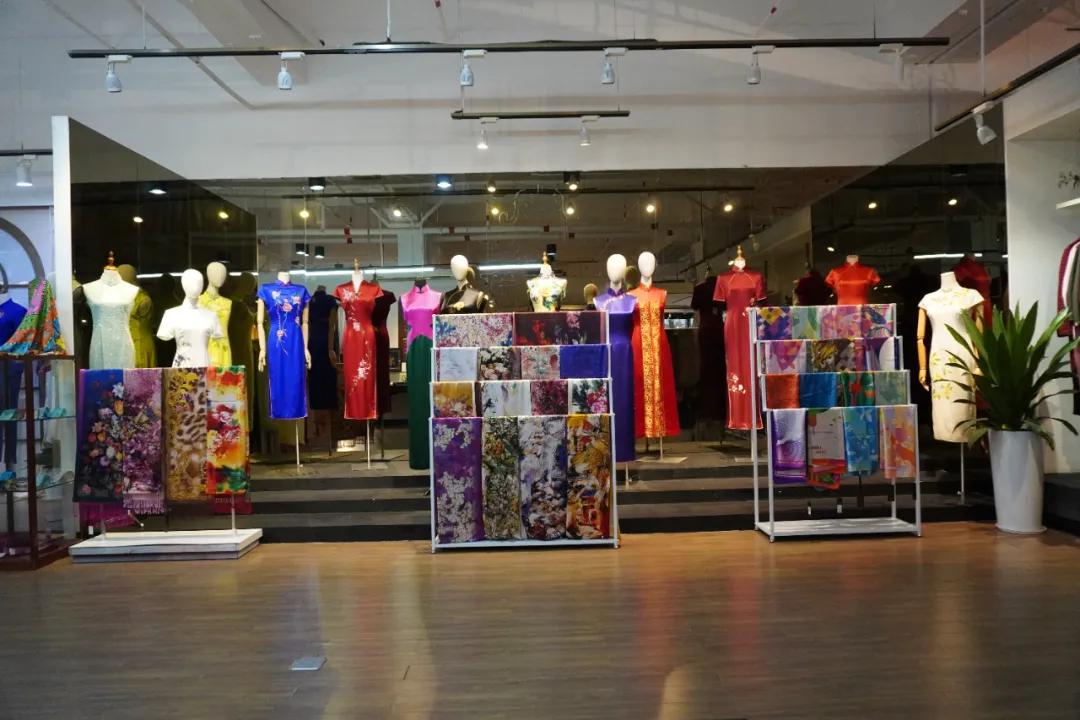 改良版旗袍的面料,如何能让旧旗袍面料焕然一新