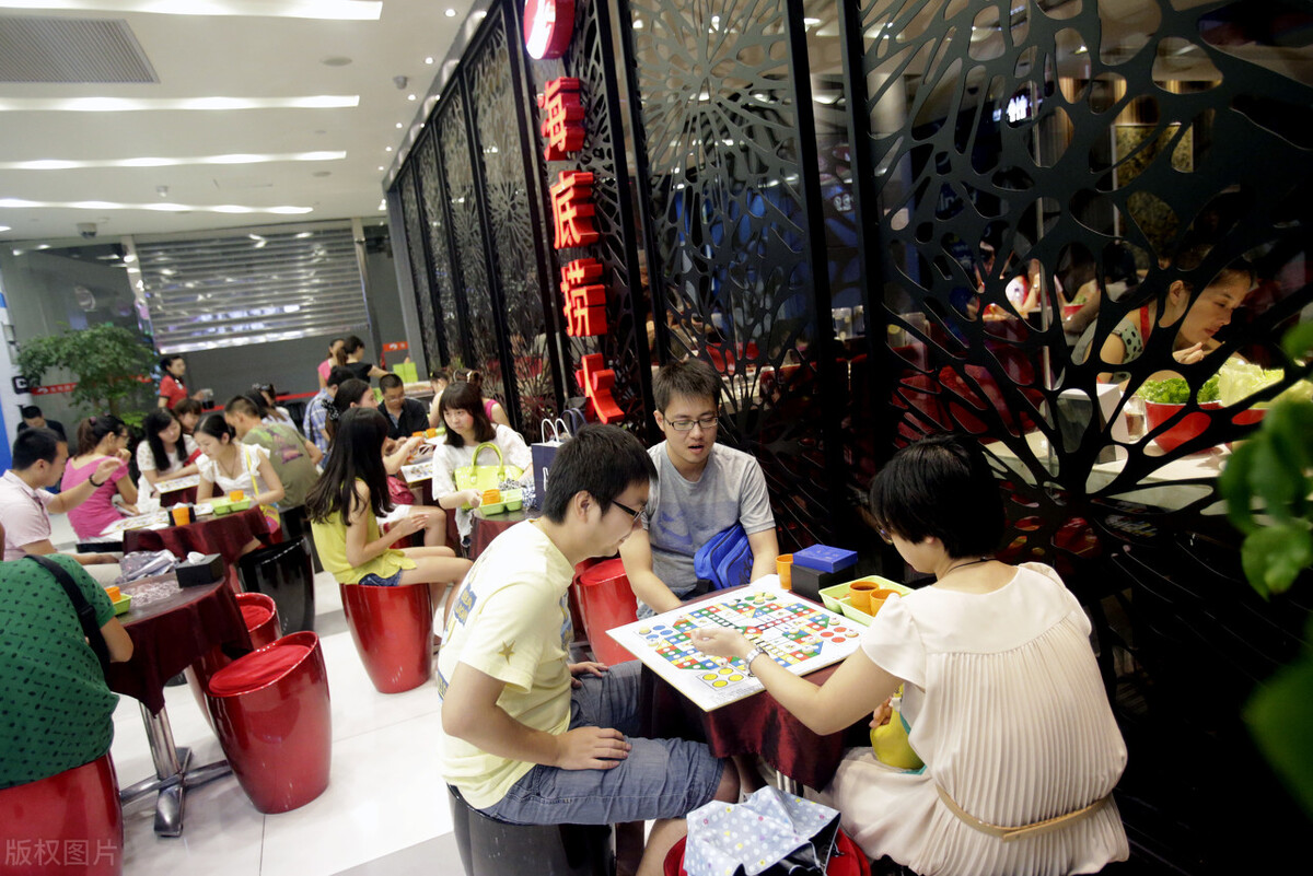 第一次感受海底捞特色服务,打工人海底捞