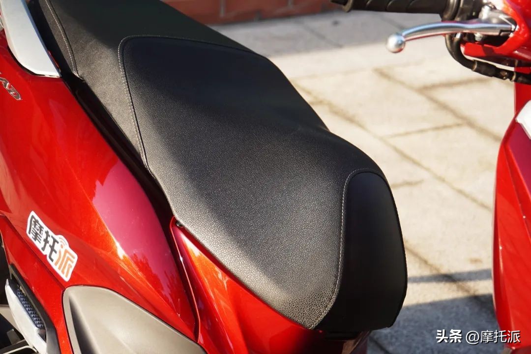 本田lead125综合评测,降价3000的本田lead125值得购买吗