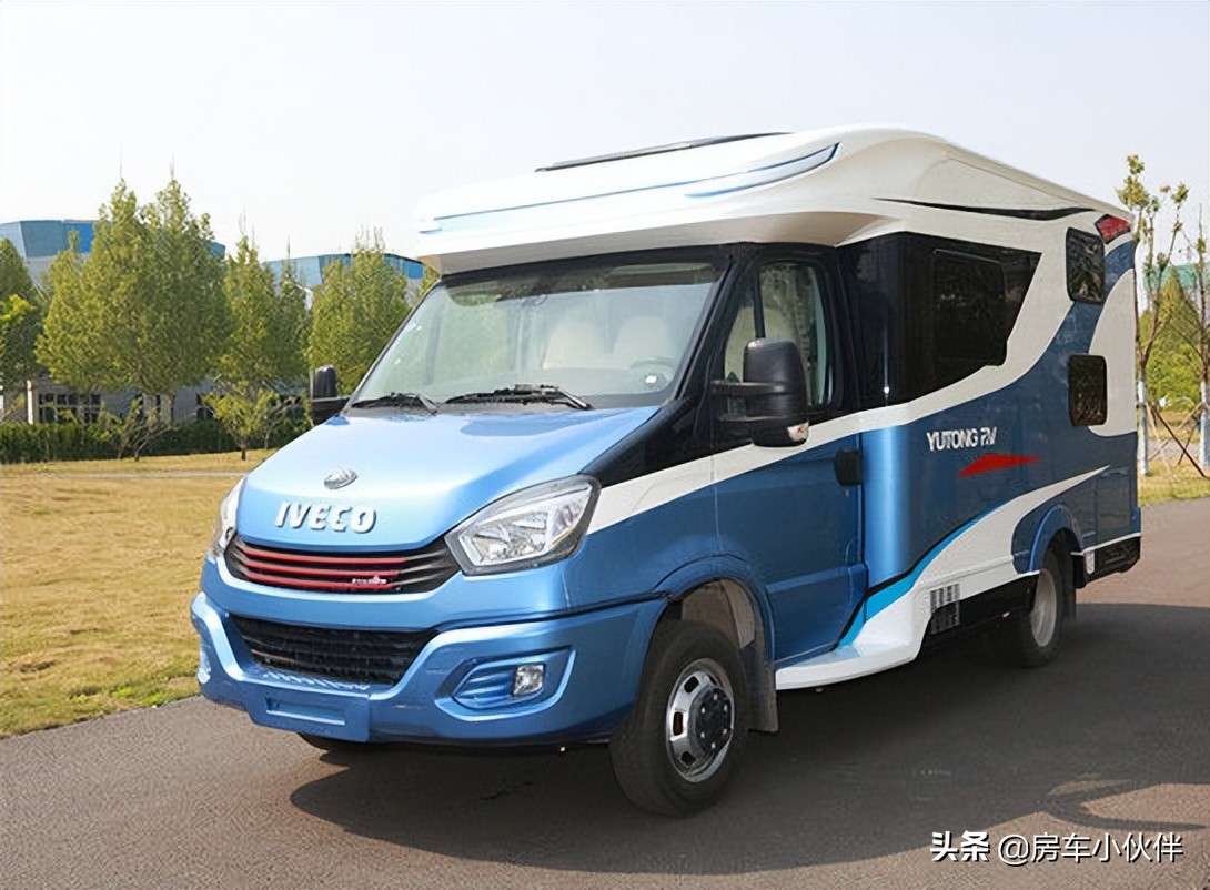 福特房车对比上汽大通原厂房车,高级福特房车改装案例