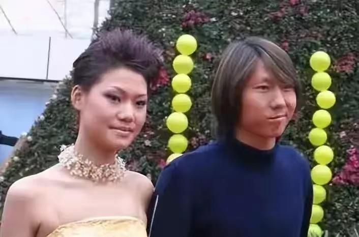 国足太太团肤白貌美,国足太太们颜值逆天