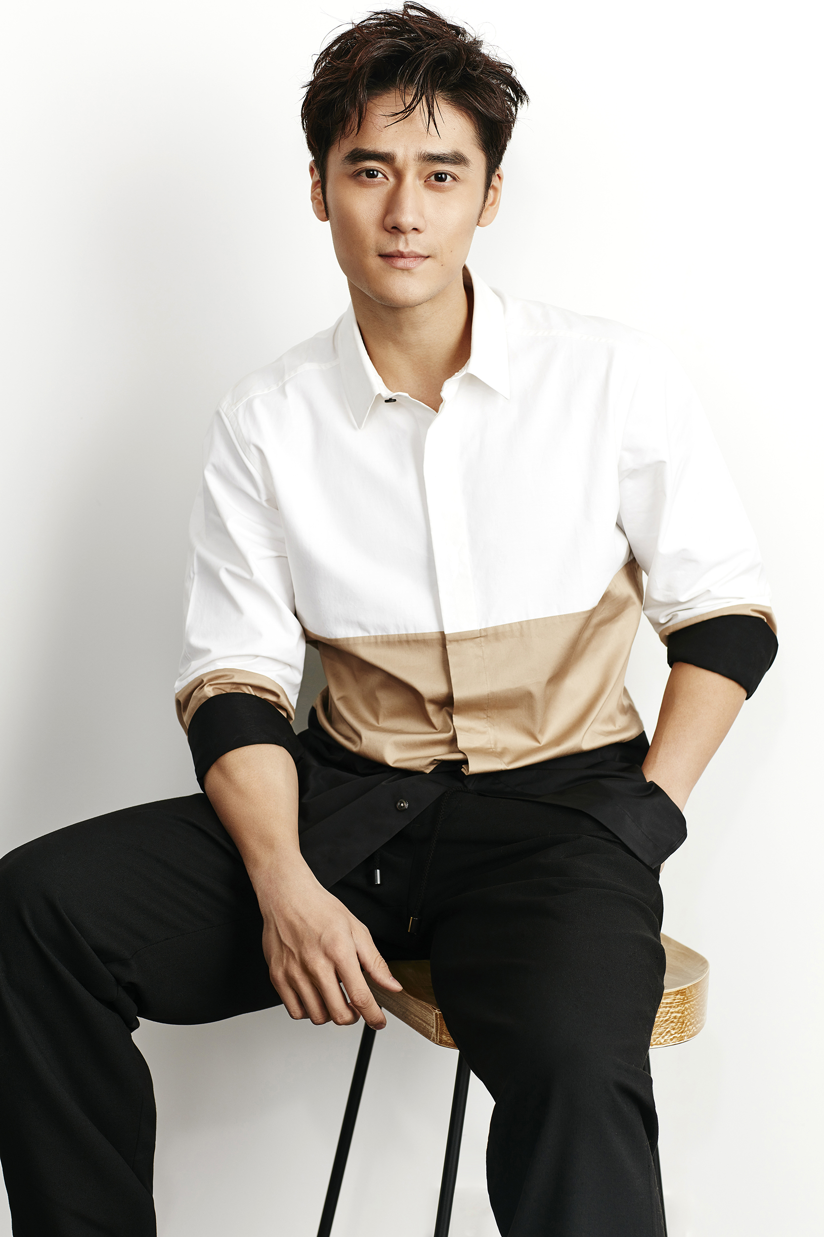 湖南籍7位影视男星：有人娶病妻，有人送外卖，真实人生大不同