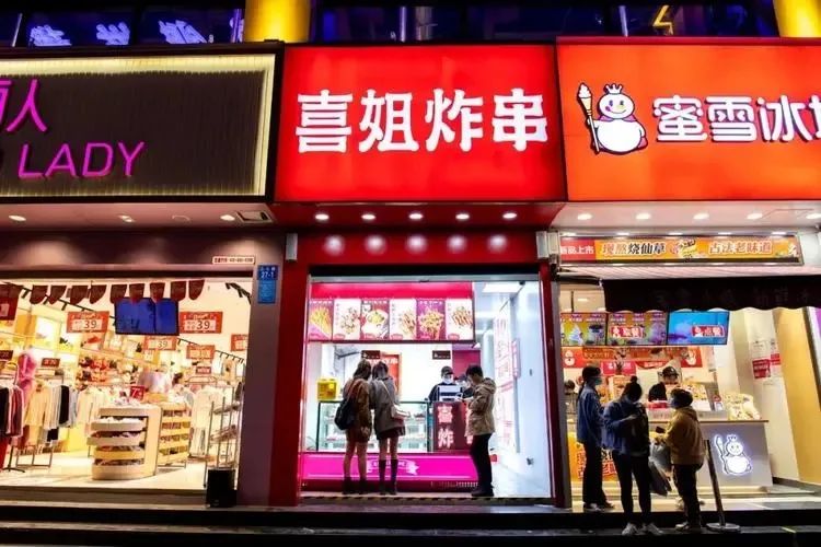 靠10平小店铺从月入5000到月入50000,靠十平米小店铺月挣10万