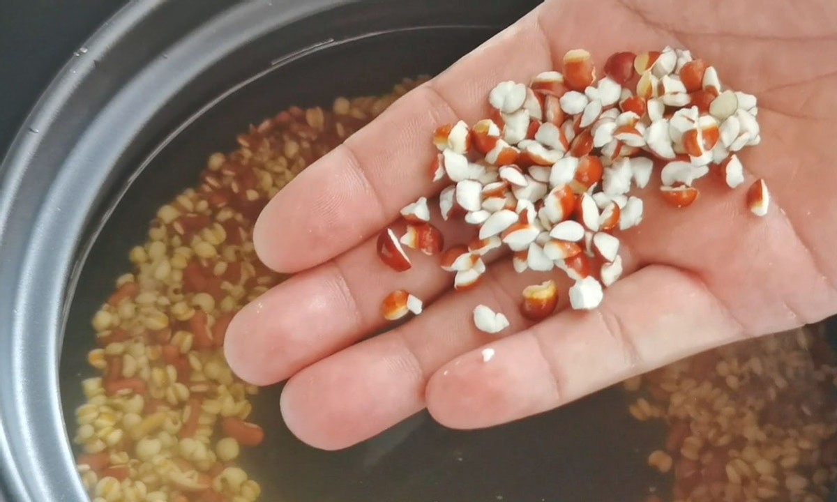 中老年人少吃这3类食物,建议中老年人多吃这6样食物