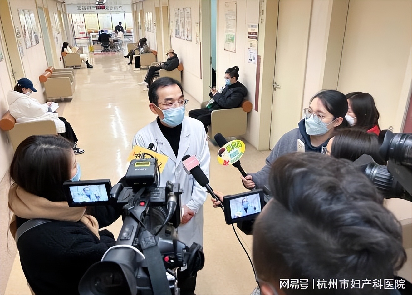 刚出月子又怀孕还能喂母乳吗,孕妇产后多长时间才可以喂奶