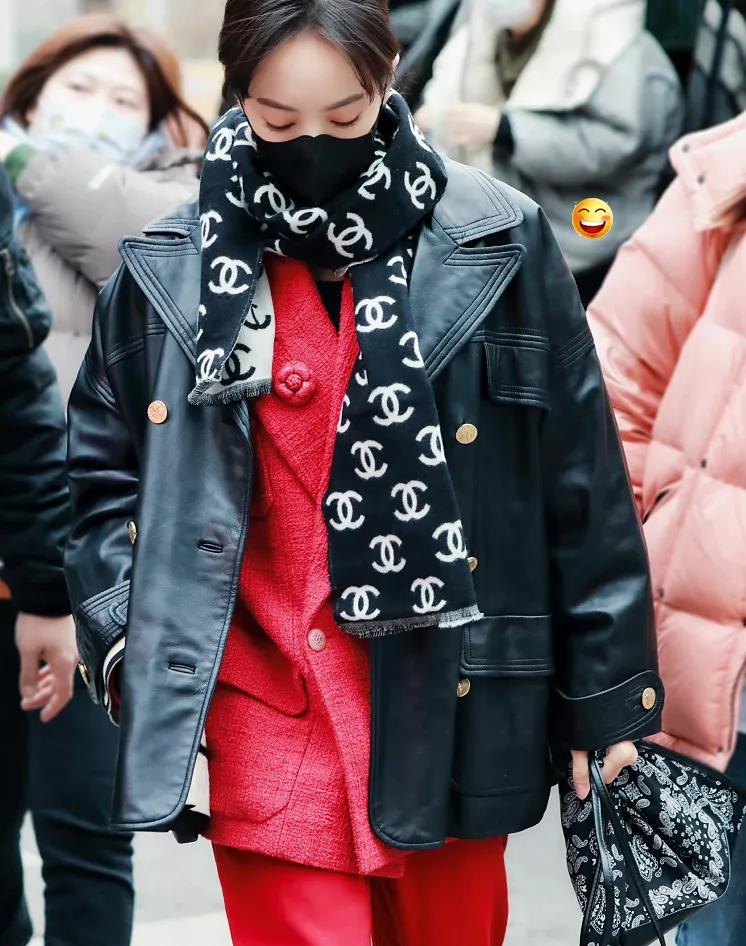 赵丽颖和张小斐同台穿的衣服,张小斐赵丽颖粉色大衣