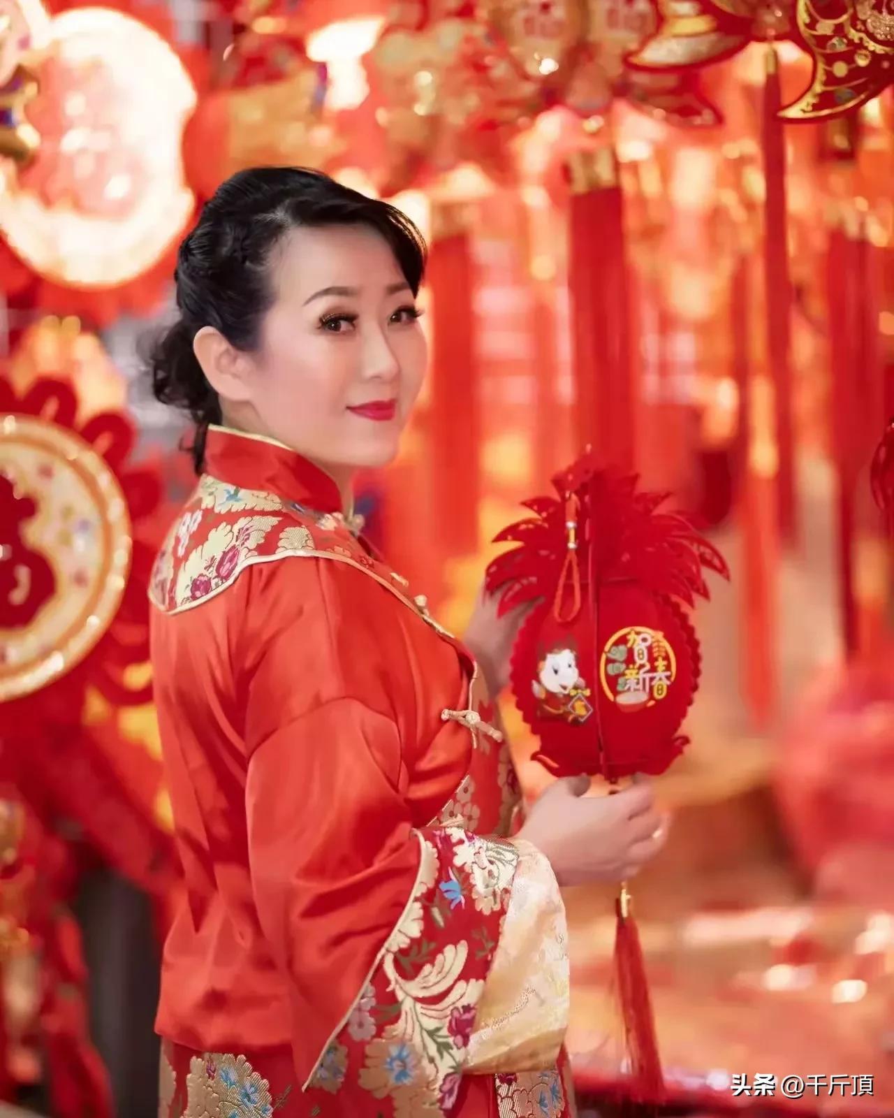 烟花梦影思漫夜,虎年春雷寄深情