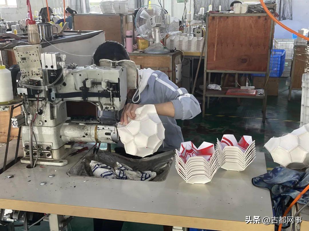义乌10天造50万足球,义乌商家50天赶工10万个足球