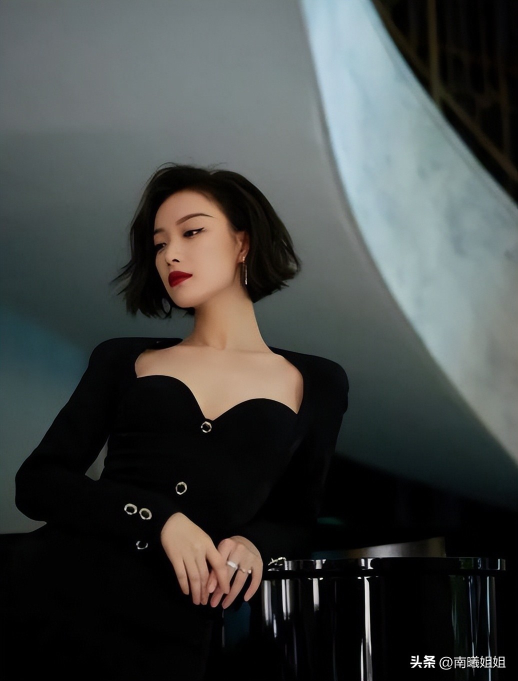 女生烫发发型黑长直中长发,黑长直不想贴头皮怎么烫发