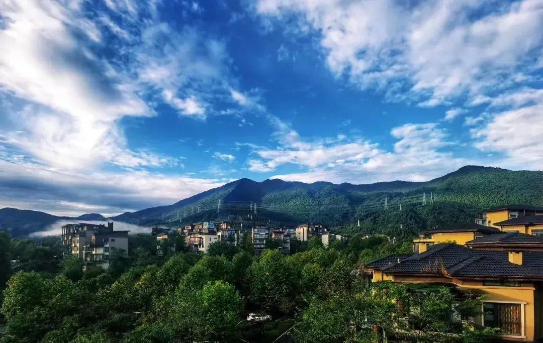 眉山避暑度假康养避寒小镇,眉山七里坪旅游风景区