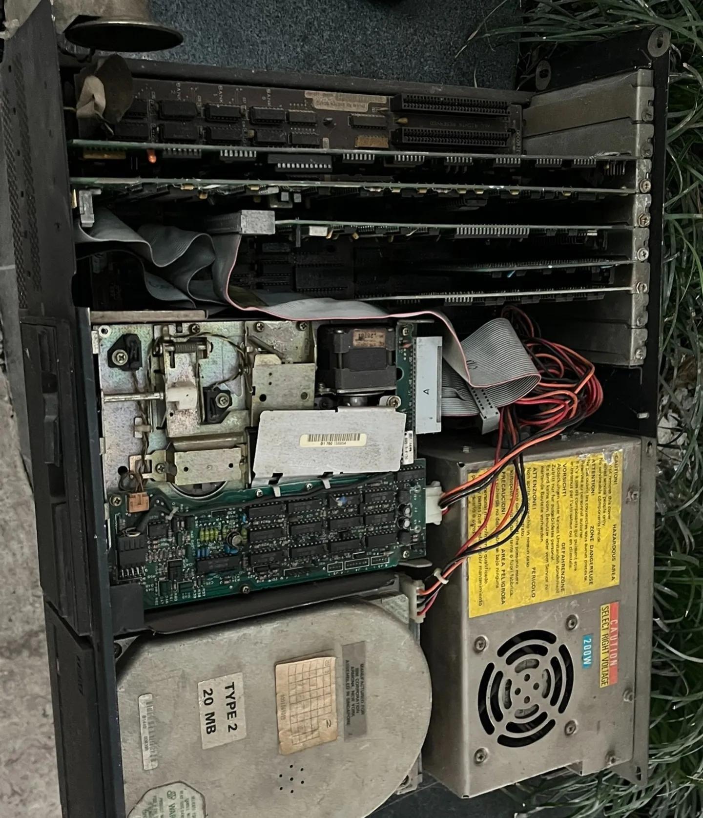 20块钱在富人家里收了一台1982年的电脑当年只有有钱人能用得起