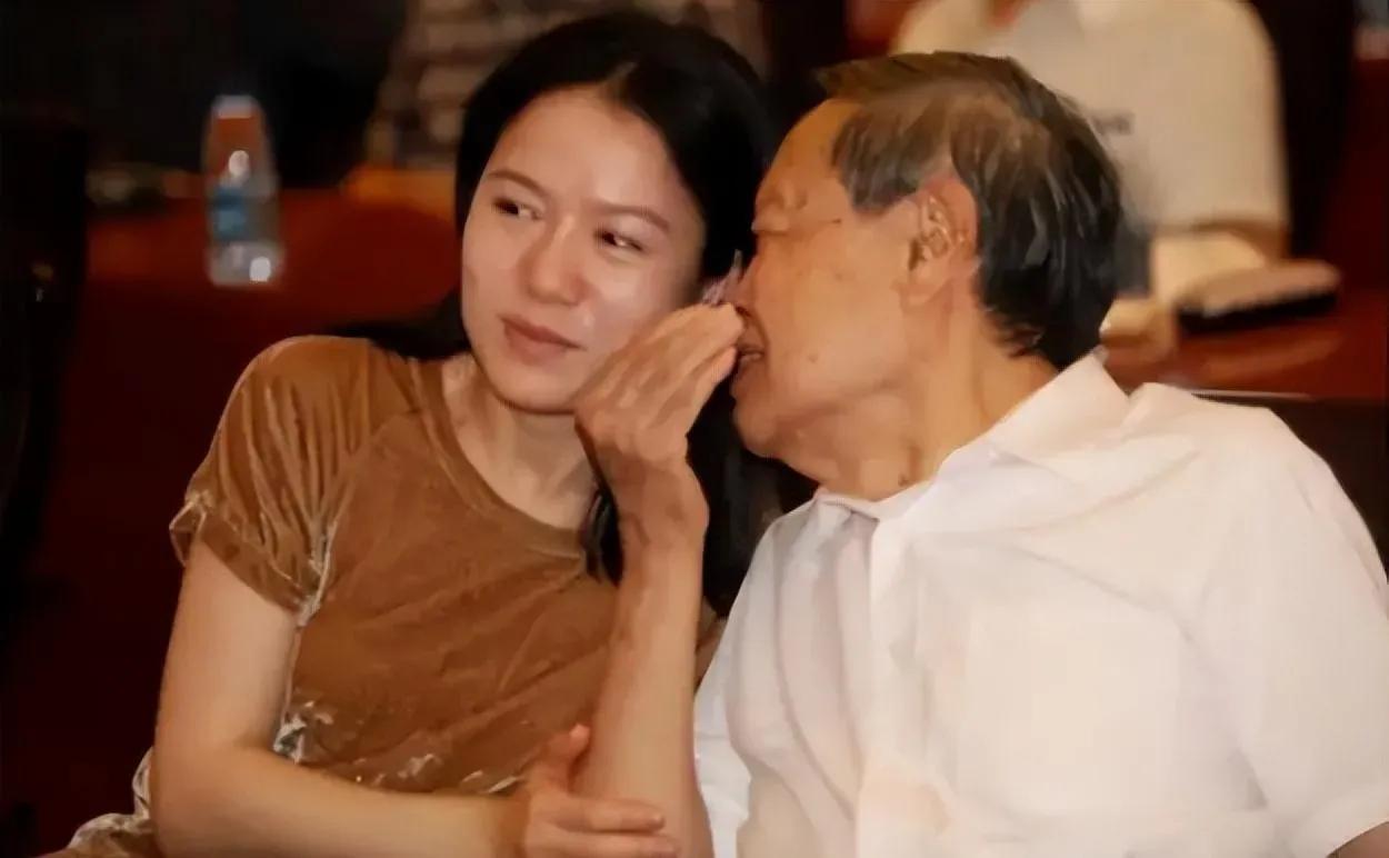 嫁给杨振宁前翁帆经历了什么,翁帆嫁给大自己54岁的杨振宁原因