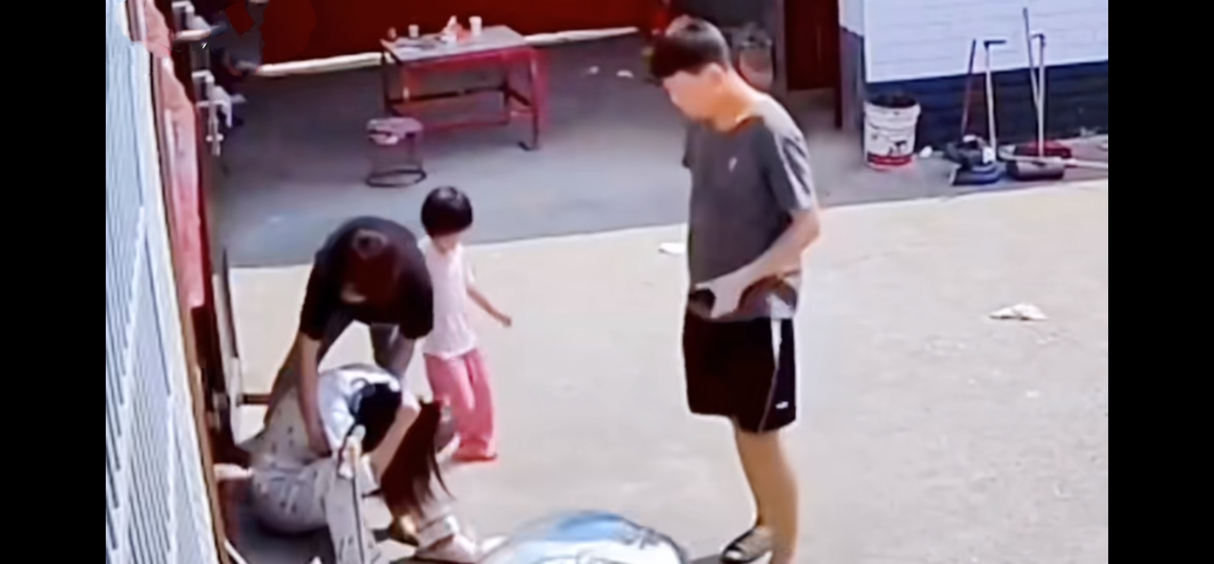 *力暴**升级家庭矛盾，婆婆动手打儿媳，和谐之道在于分居！