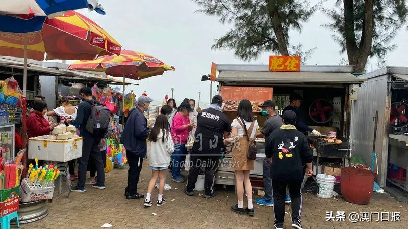 黑沙滩假期人气盛