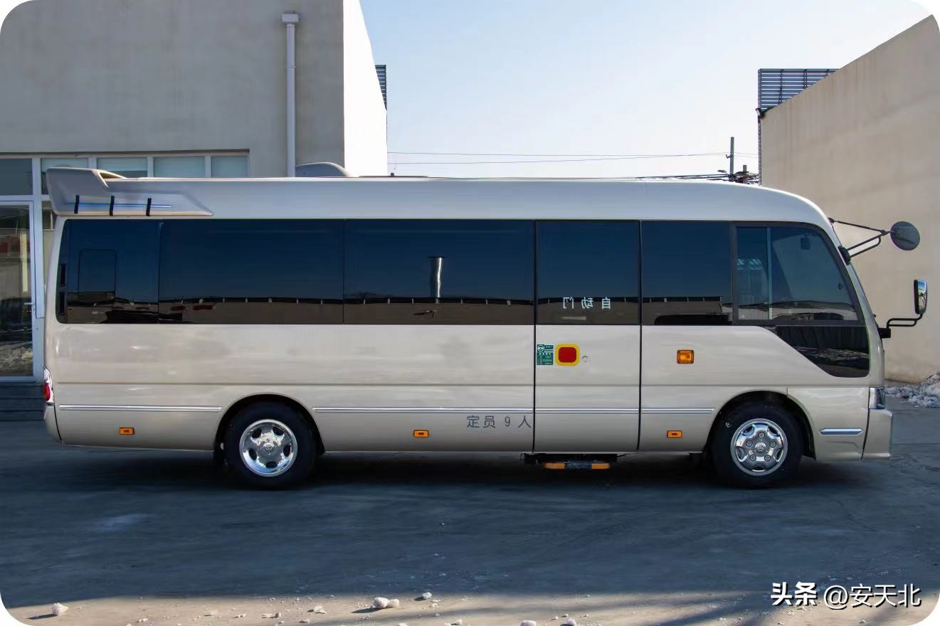 丰田考斯特10座是蓝牌吗,丰田考斯特10座商旅版