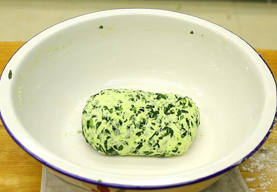 中老年人补钙吃这十种食物最有效,中老年人喝牛奶还是奶粉补钙好