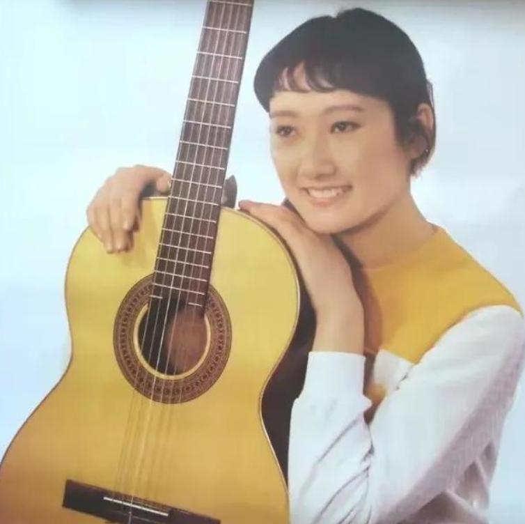 歌手成方圆年轻时候的照片,成方圆是80年代的当红歌星