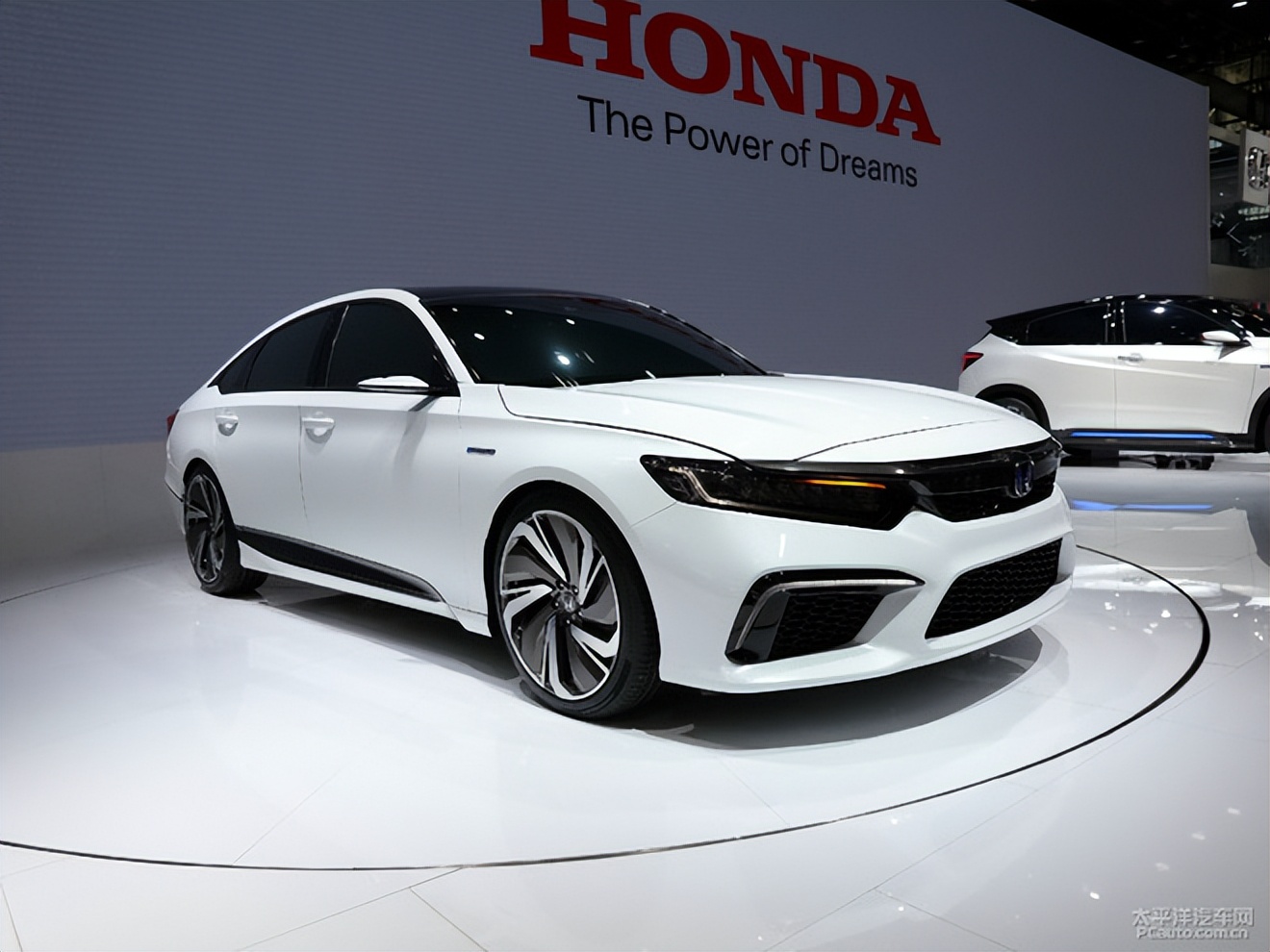 油电混合车15万内无需充电的轿车,油电混合车推荐10-15万轿车