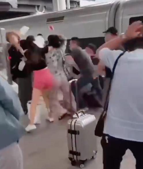 野球帝张照洋被殴打人是谁,野球帝张照洋高铁站遭到殴打完整