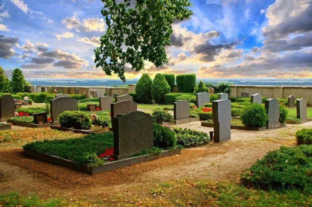 人去世后为什么要把衣服烧掉,人死后衣物为何要烧掉