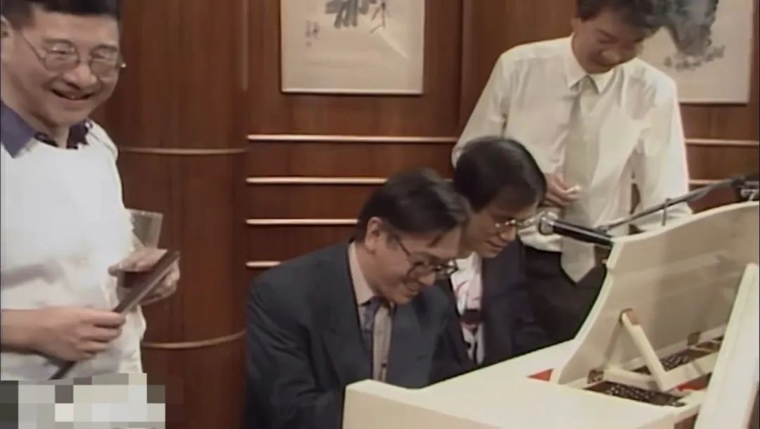 露骨成这样，却没人嘲她「色情」